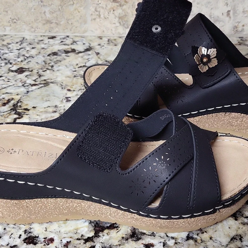 Patrizia Black Bagley Sandals Size 9